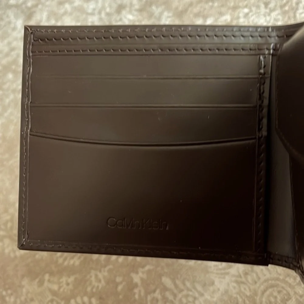 Brand New Calvin Klein Genuine Leather Brown Bifold Men’s Wallet RFID Protection